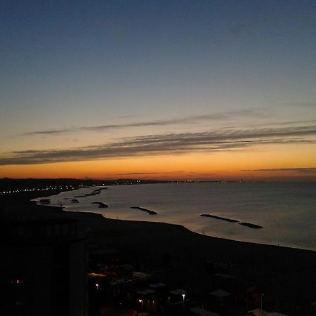 Hotel Acropolis Cattolica Luaran gambar